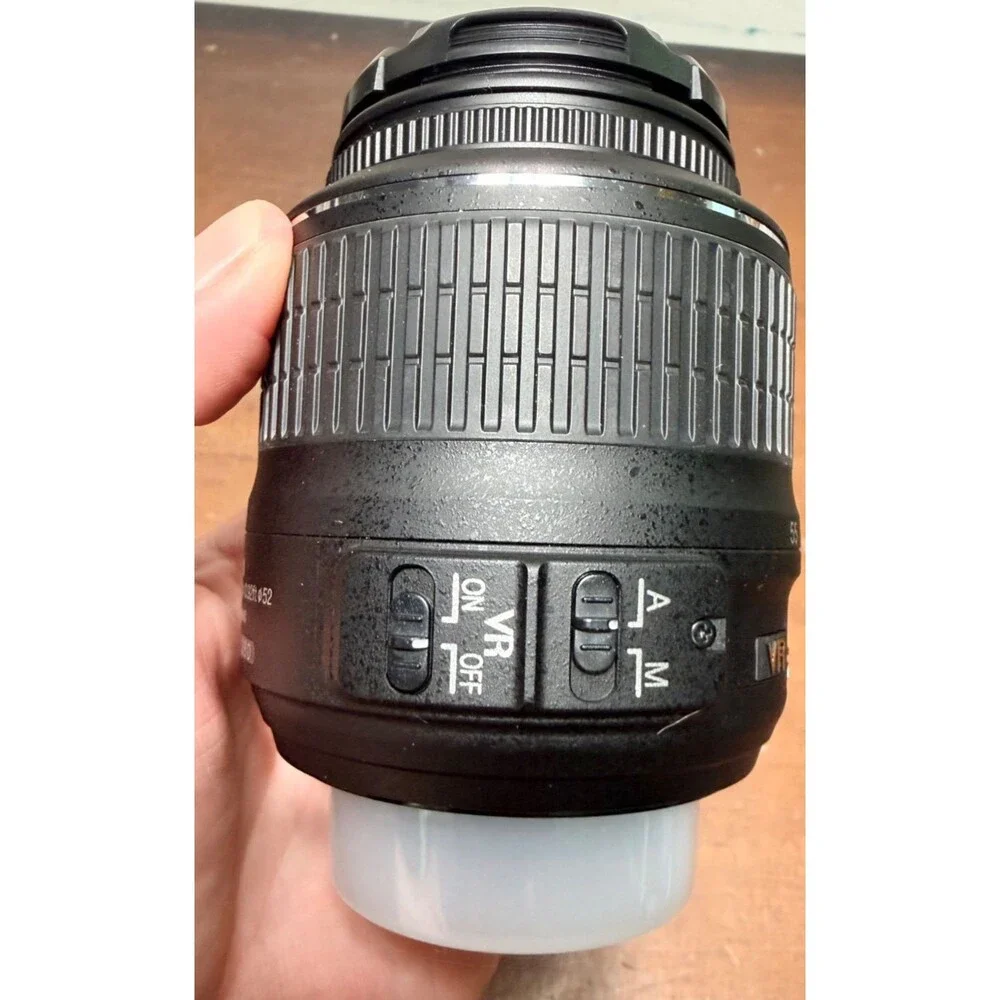Nikon AF-S DX Nikkor 18-55mm f/3.5-5.6 dx vr Auto Lens